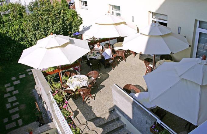 Hotel Maxim Свети-Юр Экстерьер фото
